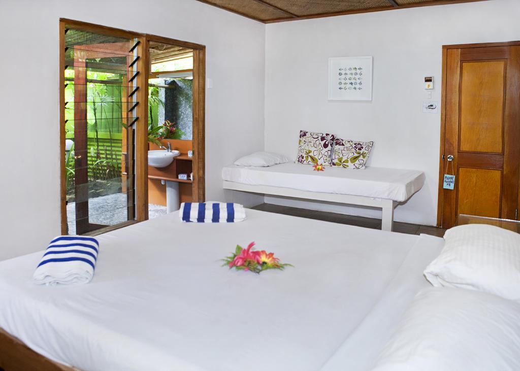 Beachouse Resort Namatakula Rum bild