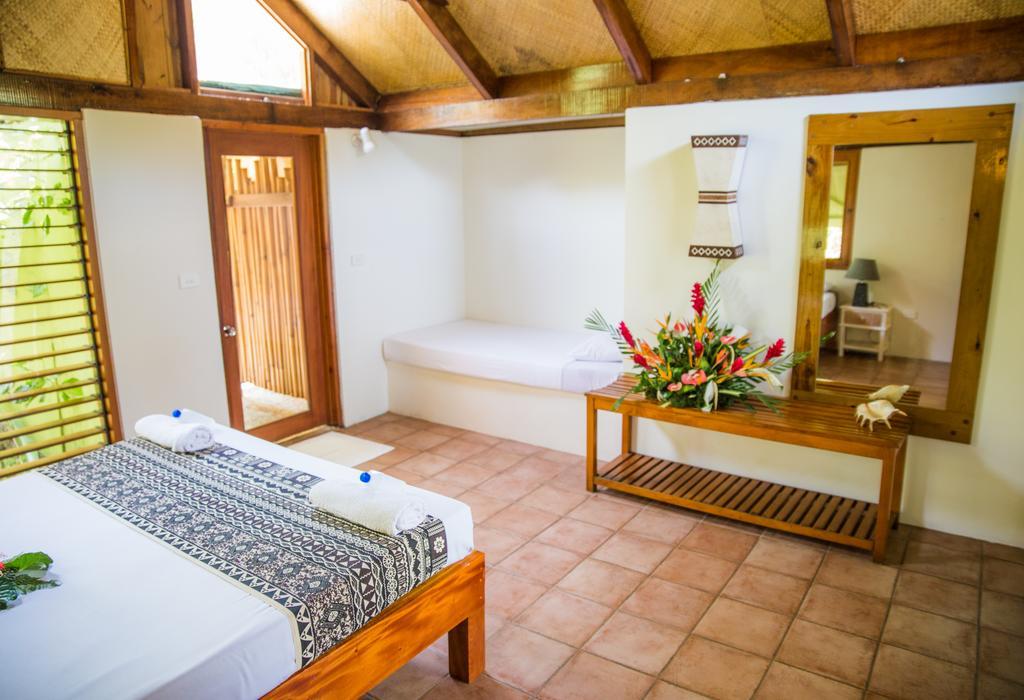 Beachouse Resort Namatakula Rum bild