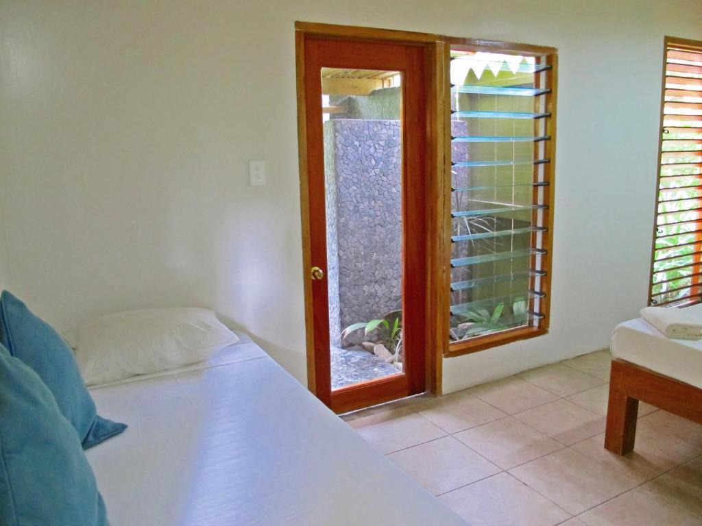 Beachouse Resort Namatakula Rum bild