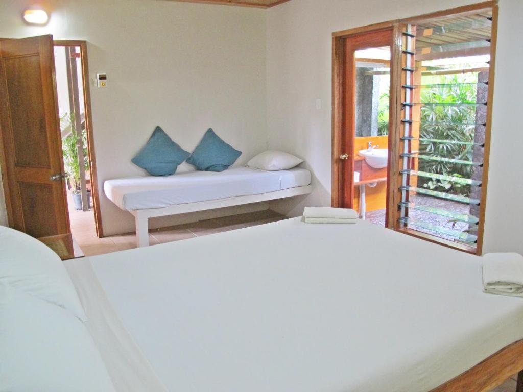 Beachouse Resort Namatakula Rum bild