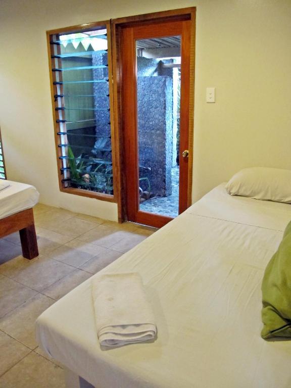 Beachouse Resort Namatakula Rum bild